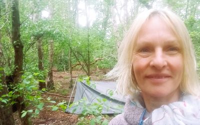 Een Nacht in het Bos: Regen, Reflectie en Verbinding